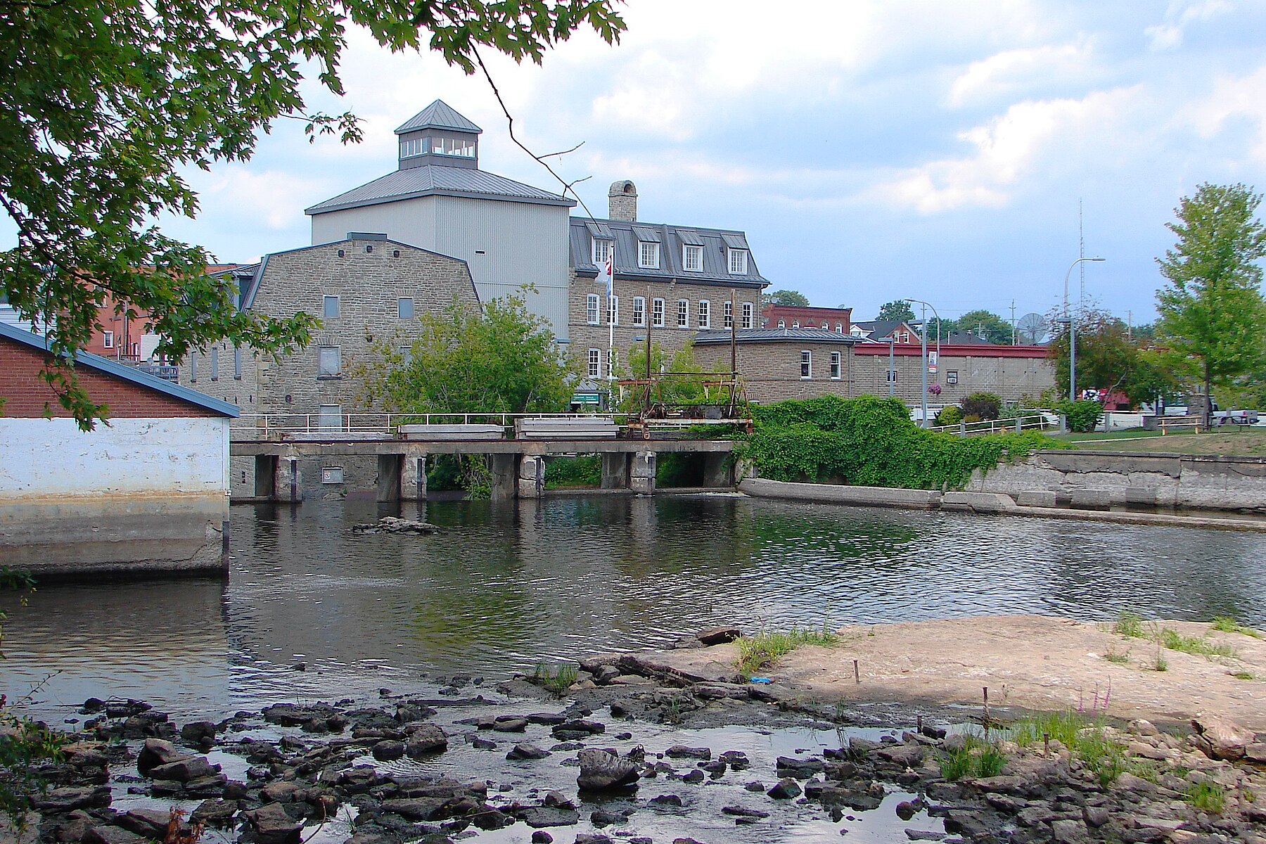 1800px Smiths Falls ON 